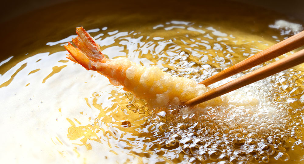 天ぷら油などの廃食用油は燃料へリサイクルできます